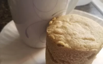 pâine keto pusă pe o farfurie