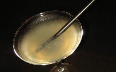 cocktail margarita într-un pahar