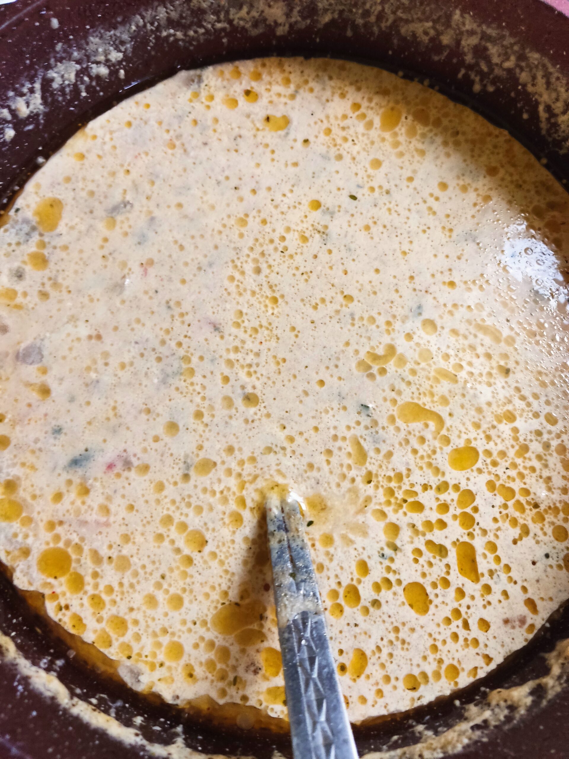 supa crema de ciuperci într-o oală